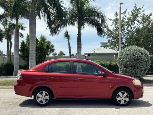Used 2009 Chevrolet Aveo LT w/ Power and Convenience Package FWD image 5