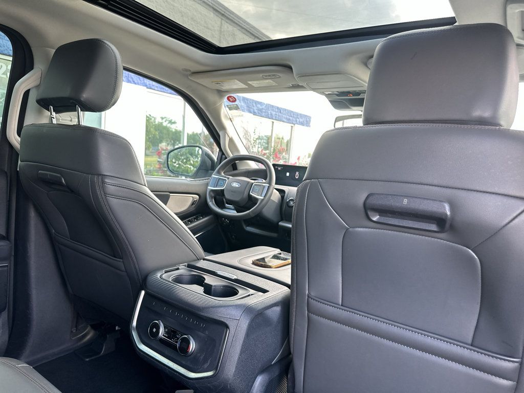 Used 2025 Ford Expedition Active AWD/4WD image 14
