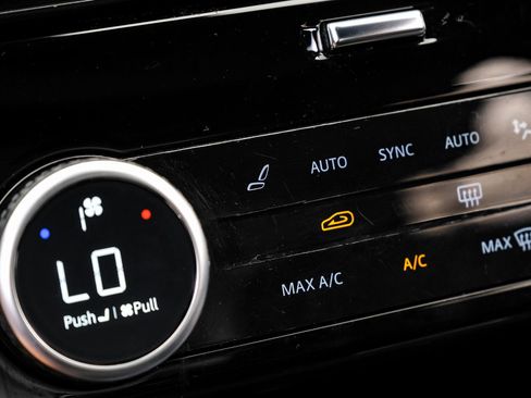 Used 2023 Land Rover Discovery S R-Dynamic image 32