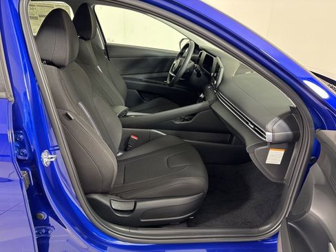 New 2025 Hyundai Elantra Hybrid FWD image 12