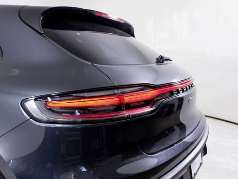 Certified 2024 Porsche Macan image 11