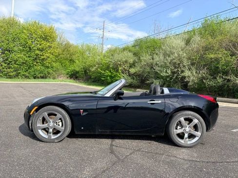 Used 2007 Pontiac Solstice GXP w/ Premium Package RWD image 2