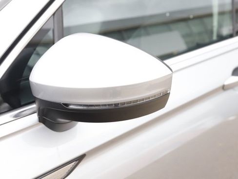 Used 2022 Volkswagen Tiguan SE image 14