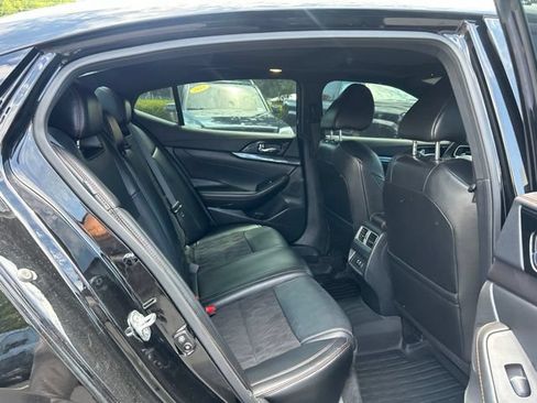 Used 2023 Nissan Maxima SR w/ Sport Mat Group FWD image 17