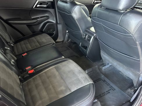 Used 2024 Mitsubishi Outlander SE FWD image 20