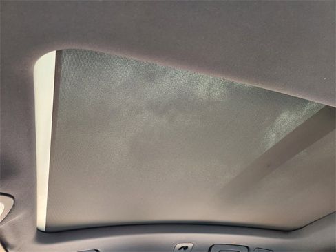 Used 2024 Porsche Macan w/ Premium Plus Package image 23