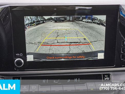 Used 2025 Toyota Camry SE image 38