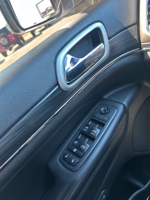Used 2020 Jeep Grand Cherokee Limited w/ Luxury Group II AWD/4WD image 35