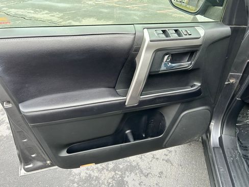 Used 2017 Toyota 4Runner SR5 image 9