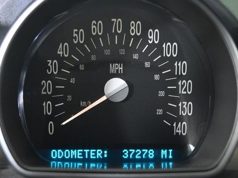 Used 2005 Chevrolet SSR w/ Preferred Equipment Group RWD image 23