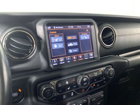 Used 2021 Jeep Gladiator Overland AWD/4WD image 6