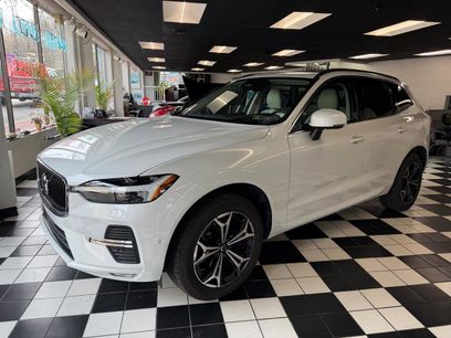 Used 2022 Volvo XC60 B5 Momentum w/ Advanced Package