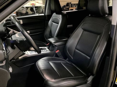 Certified 2023 Ford Explorer XLT w/ Equipment Group 202A AWD/4WD image 23