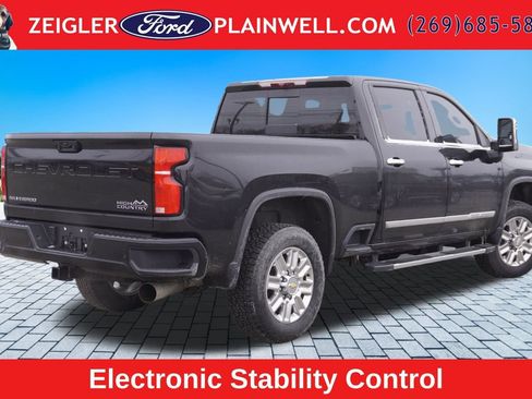 Used 2024 Chevrolet Silverado 2500 High Country AWD/4WD image 9