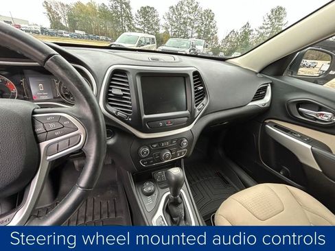 Used 2017 Jeep Cherokee Latitude w/ Safety/Convenience Group image 31