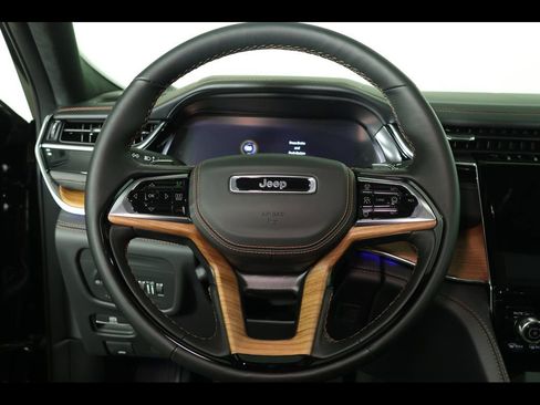 New 2026 Jeep Grand Cherokee Summit image 6