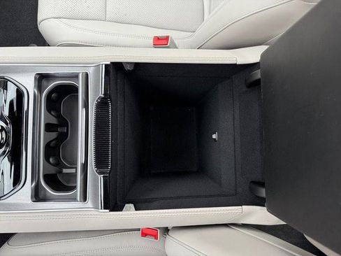 Used 2025 Jeep Wagoneer 4WD w/ Premium Group I image 37