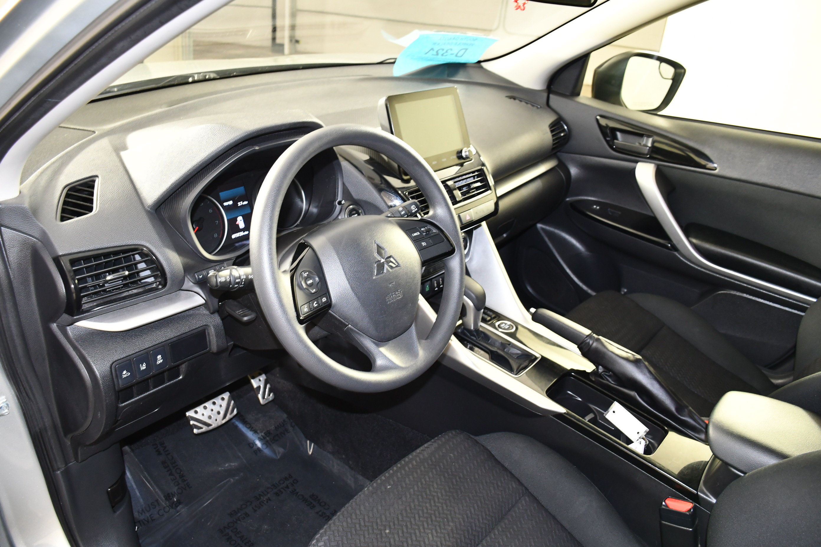 Used 2024 Mitsubishi Eclipse Cross LE AWD/4WD image 2