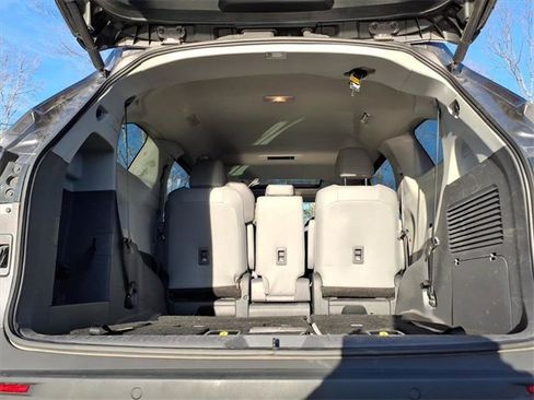 Used 2024 Toyota Sienna XLE image 6