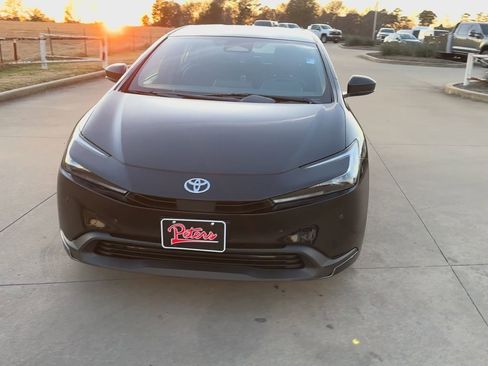 Used 2024 Toyota Prius LE FWD image 4