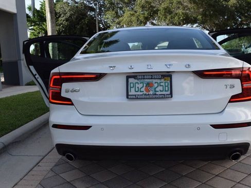 Used 2021 Volvo S60 T5 Momentum FWD image 38
