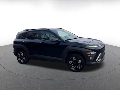 Used 2025 Hyundai Kona SEL image 2