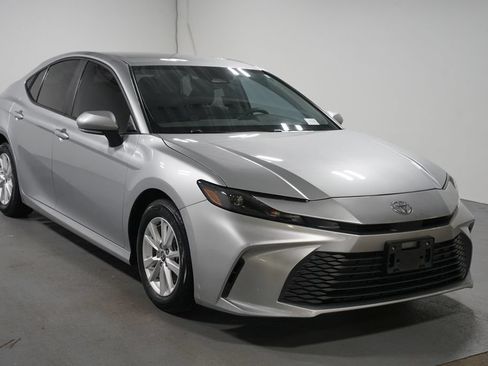 Certified 2025 Toyota Camry LE FWD image 3