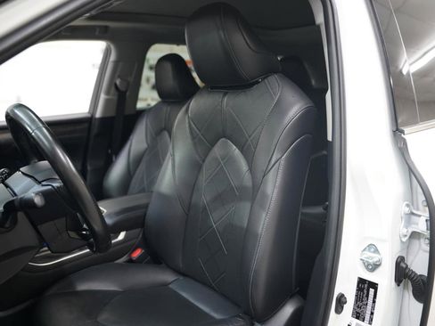 Used 2021 Toyota Highlander Platinum AWD/4WD image 26