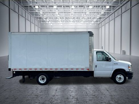 Used 2023 Ford E-450 and Econoline 450 Super Duty w/ Power Windows & Locks Group RWD image 5
