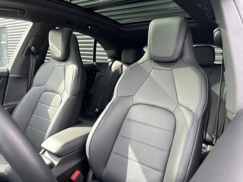 Certified 2025 Porsche Macan Electric image 23