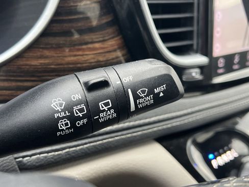 Used 2023 Chrysler Pacifica Limited image 15