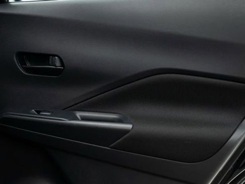 Used 2021 Nissan Kicks S image 27