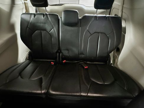 Used 2018 Chrysler Pacifica Touring-L Plus image 28