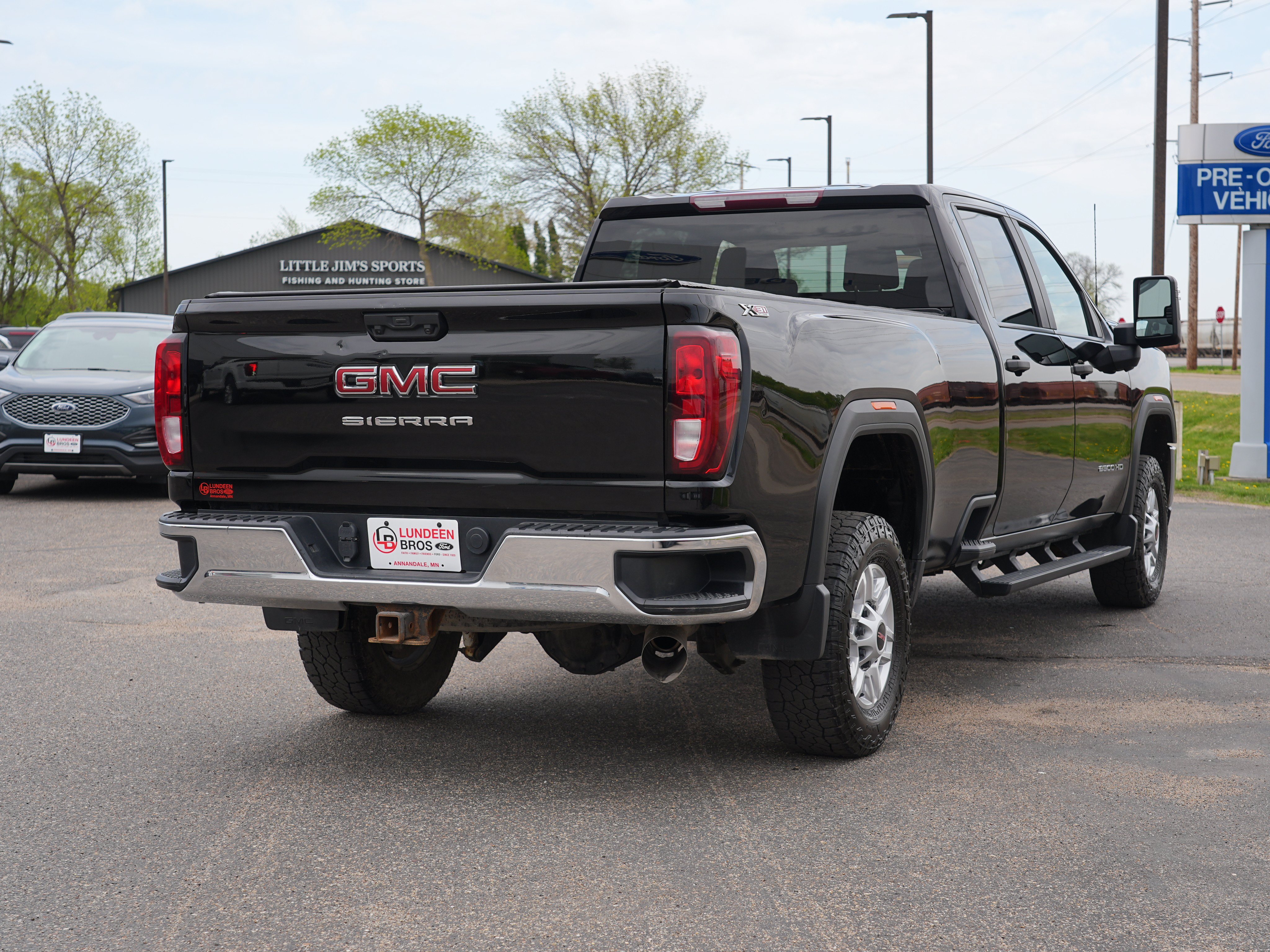 Used 2021 GMC Sierra 2500 4x4 Crew Cab w/ Convenience Package image 3