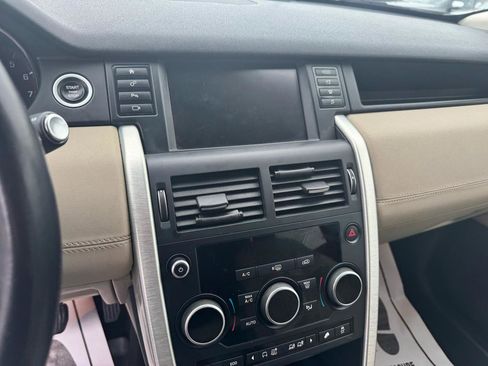 Used 2016 Land Rover Discovery Sport HSE image 17