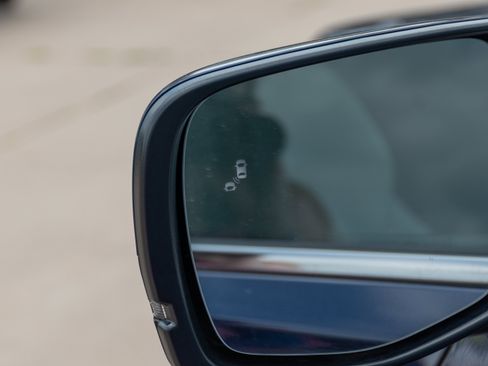 Used 2025 Honda Pilot Touring image 7
