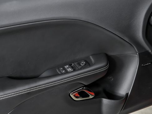 Used 2015 Dodge Challenger SRT Hellcat image 17