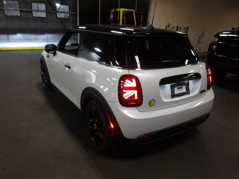 Used 2024 MINI Cooper SE FWD image 3