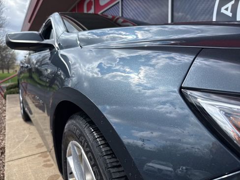 Used 2019 Chevrolet Malibu LT image 2