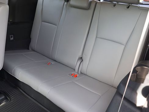 Certified 2021 Toyota Highlander Limited image 14