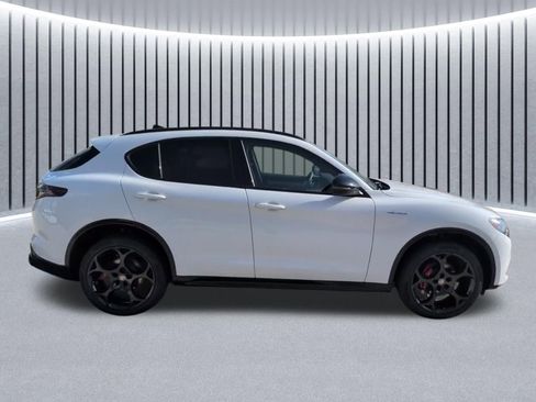 New 2026 Alfa Romeo Stelvio Sprint image 9