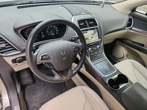 Used 2017 Lincoln MKX Select w/ Select Plus Package FWD image 10