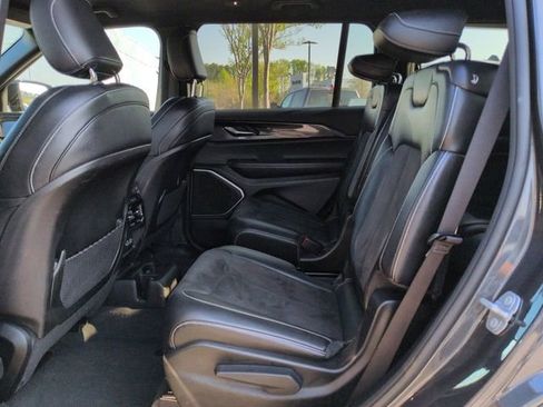 Used 2022 Jeep Grand Cherokee L Laredo image 13