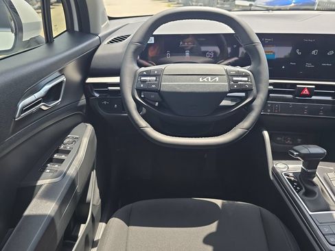 New 2026 Kia Sportage LX FWD image 13