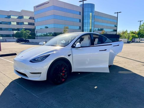 Used 2022 Tesla Model Y Long Range AWD/4WD image 37