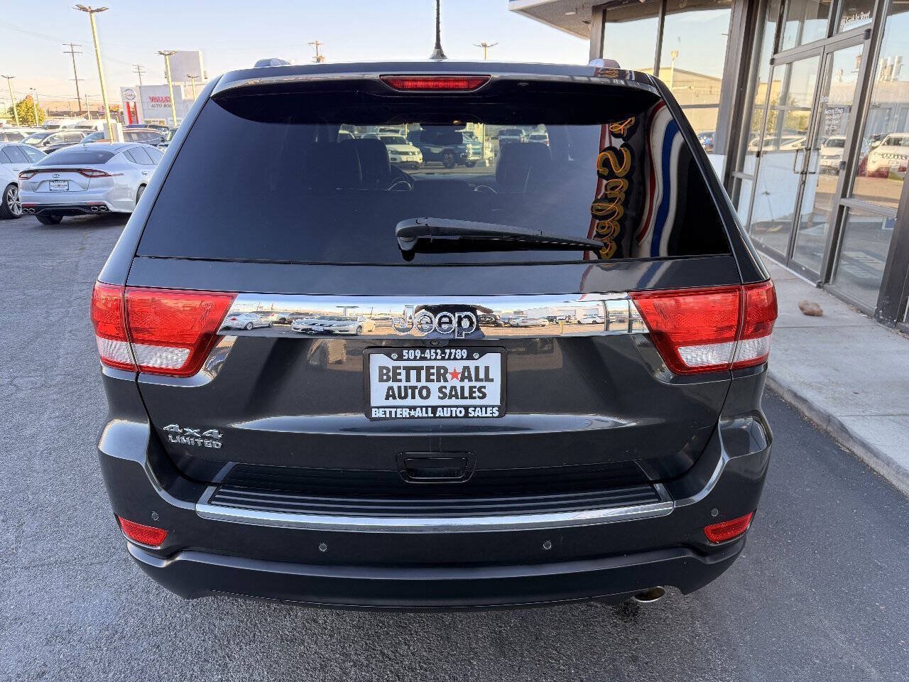 Used 2011 Jeep Grand Cherokee Limited AWD/4WD image 4