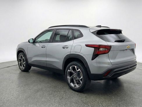 Used 2025 Chevrolet Trax LT w/ LT Convenience Package FWD image 6