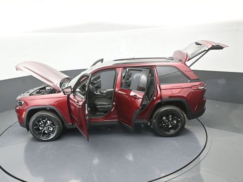 New 2025 Jeep Grand Cherokee Altitude RWD image 59