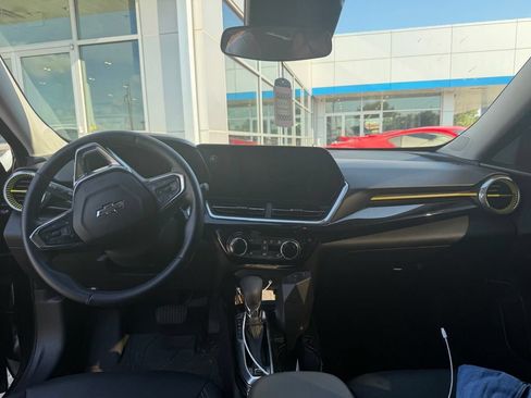 Used 2024 Chevrolet Trax ACTIV w/ Driver Confidence Package FWD image 5