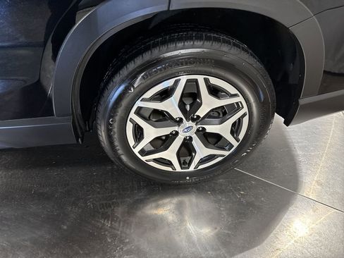 Used 2023 Subaru Forester Premium image 12